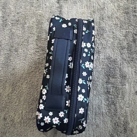 Kate Spade Jae Cosmetic Case - Picture 3 of 6